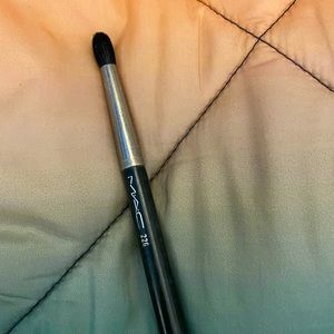 MAC 226 brush LIMITED EDITION VERY RARE like new eyeshadow blending